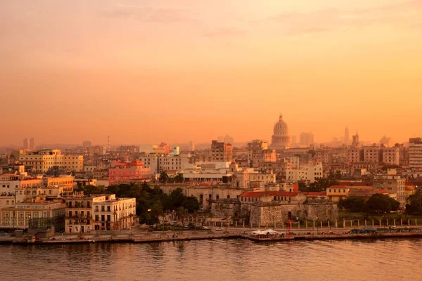 gün batımında Havana