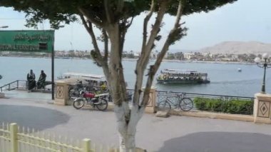 Kaldırımda bisiklet