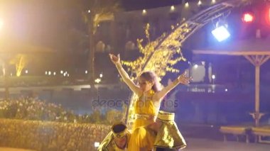 Sokakta tiyatro performansı