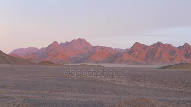 Montañas en el desierto — Vídeos de Stock