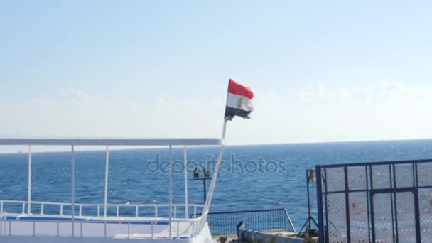 Iate sob a bandeira egípcia — Vídeo de Stock