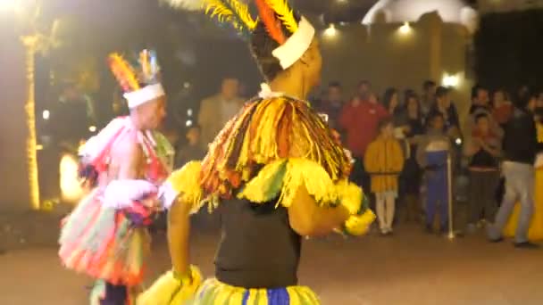 Bailarines egipcios al aire libre — Vídeo de stock