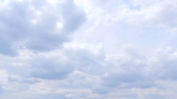 Radon Gölü 'nün üzerindeki Mavi Gökyüzü — Stok video