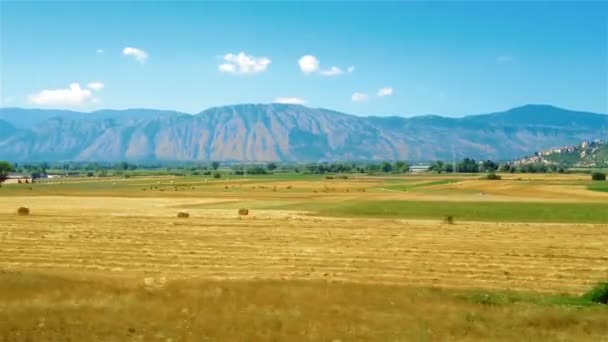 Uitzicht Vanuit Het Raam Van Trein Het Berglandschap — Stockvideo