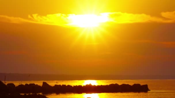 Восход Солнца Над Морем — стоковое видео