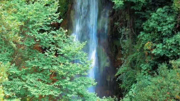 Cascada Montaña Zoom Disparar Con Sonido — Vídeos de Stock