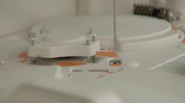 Hastanede Biyokimya analizörü