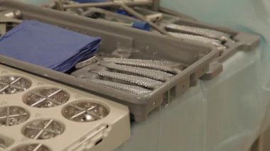 Protez ameliyatı için aygıtlar