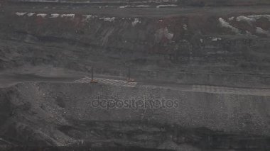 Açık ocağı iki sondaj makinaları
