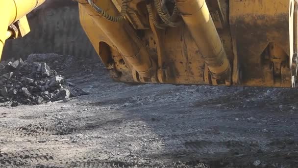 Cubo de excavadora. Vista cercana — Vídeos de Stock