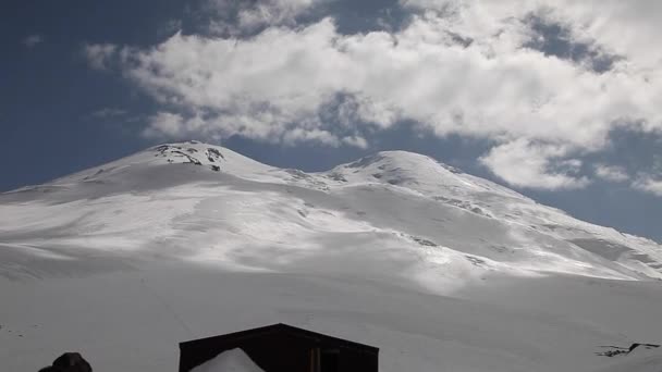 Lutning av Elbrusen på kvällen — Stockvideo