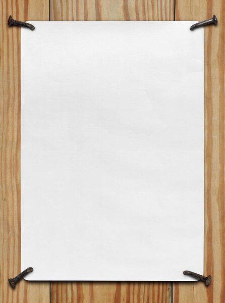 Кусок картона на деревянной стене
