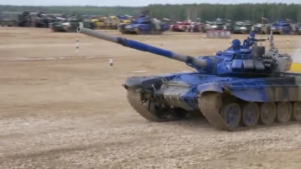 Russian military tank t72 competitor rides on an obstacle course — Stock Video