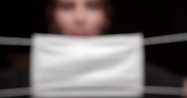 Docteur met sur spectateur médical masque portrait 