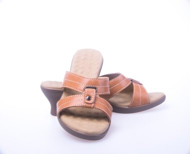 Ayakkabı. Bir arka plan üzerinde kahverengi renk moda kadın ayakkabı.