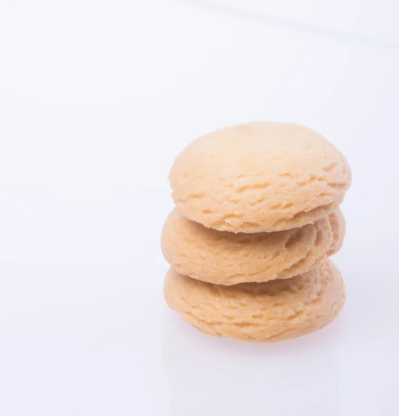 Cookies ou biscuits au beurre sur un fond . — Photo