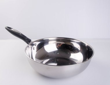 arka plan üzerinde tava ya da paslanmaz çelik tava.