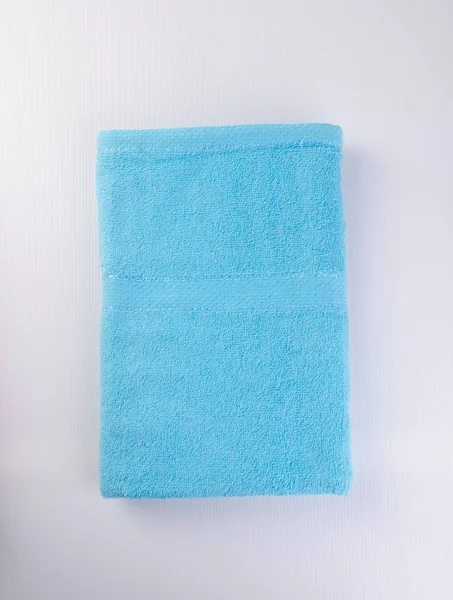 Serviette ou serviette de bain sur un fond . — Photo