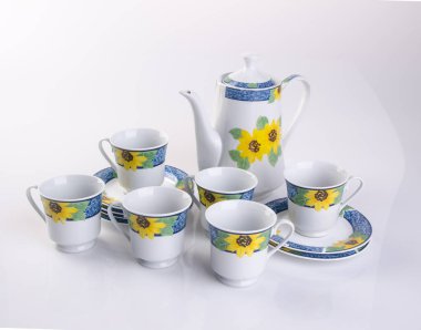 arka plan üzerinde çay seti veya antik porselen çay seti.