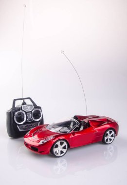 oyuncak araba ya da radyo kontrol araba arka plan üzerinde.