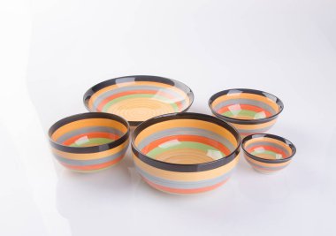 kase ya da arka plan üzerinde seramik tabak.