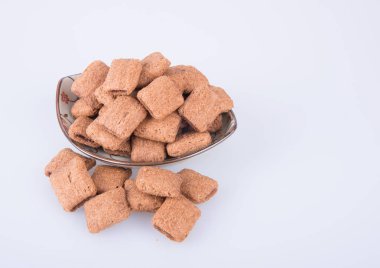 bir arka plan üzerinde krem çikolata çerez ya da bisküvi dolu.