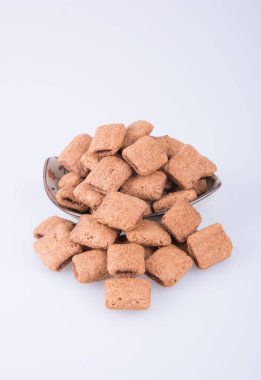 bir arka plan üzerinde krem çikolata çerez ya da bisküvi dolu.