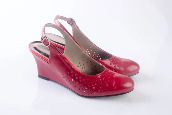 Sko eller kvinnliga röda skor på bakgrund. — Stockfoto
