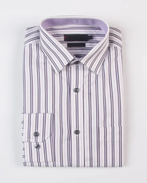 Camisa para homens dobrado em um fundo . — Fotografia de Stock