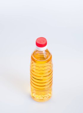 yağ veya yağ arka planda plastik şişe.