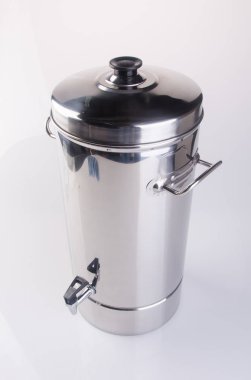 Dağıtıcı veya içecek makinesi arka plan üzerinde su.