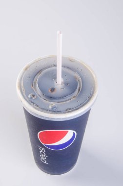 Singapur - 28 Ocak 2016: tgv sinemalar pepsi buz küpleri ile ben