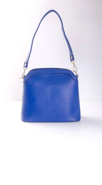 袋或背景上的蓝色时尚袋. — 图库照片