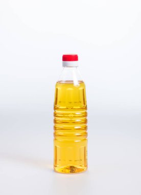 yağ veya yağ arka planda plastik şişe.