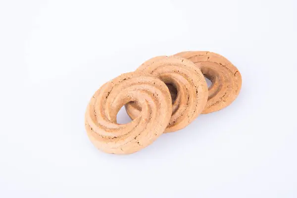 Galletas o galletas de anillo sobre un fondo . —  Fotos de Stock