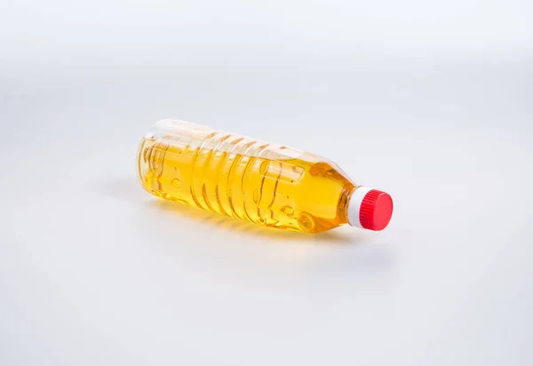 Yağ veya yağ arka planda plastik şişe. — Stok fotoğraf