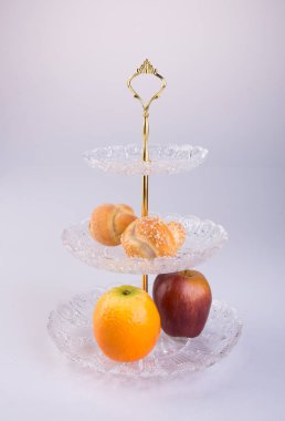 tepsi veya bir arka plan üzerinde üç katmanı servis tepsisi.