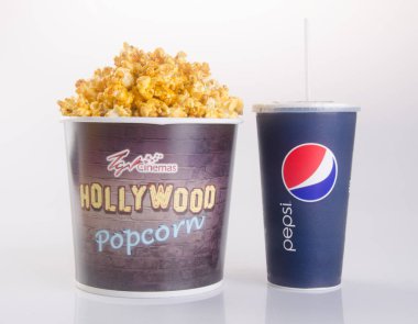 Singapur - 28 Ocak 2016: tgv sinema hollywood patlamış mısır ve p