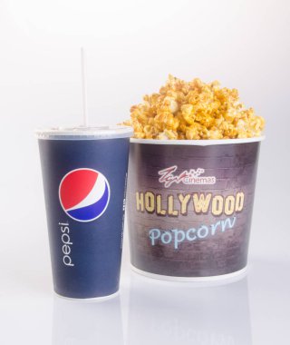 Singapur - 28 Ocak 2016: tgv sinema hollywood patlamış mısır ve p