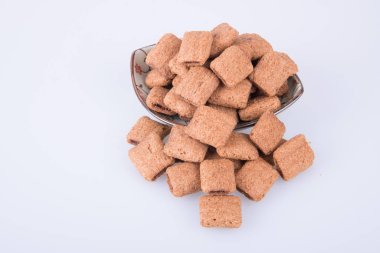 bir arka plan üzerinde krem çikolata çerez ya da bisküvi dolu.