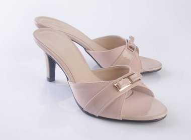 Ayakkabı veya bir arka plan üzerinde kahverengi renk casual kadın ayakkabı.