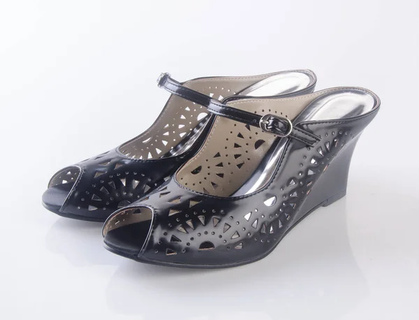 Schoen of zwarte kleur dame schoenen op een achtergrond. — Stockfoto