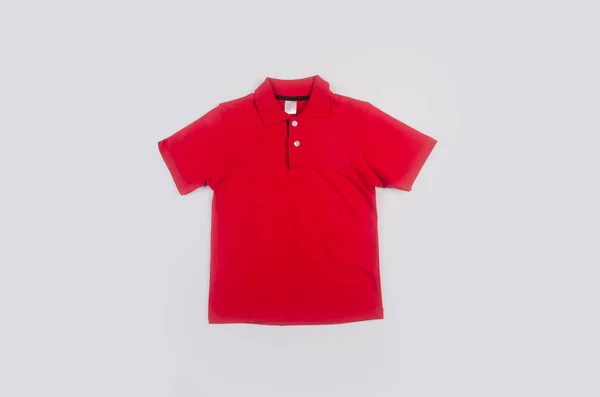 Camisa o polo sobre fondo blanco . —  Fotos de Stock