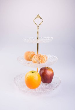 tepsi veya bir arka plan üzerinde üç katmanı servis tepsisi.