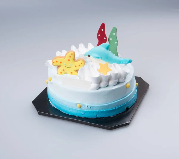 Pastel o pastel de helado de cumpleaños en el fondo . — Foto de Stock