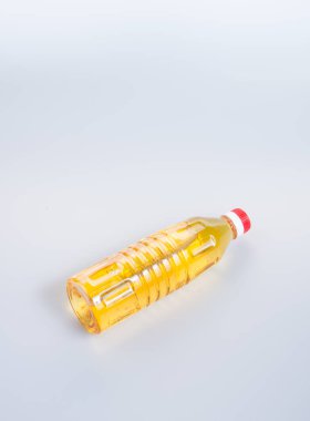 yağ veya yağ arka planda plastik şişe.
