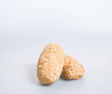 arka planda ekmek veya yulaf ekmek.