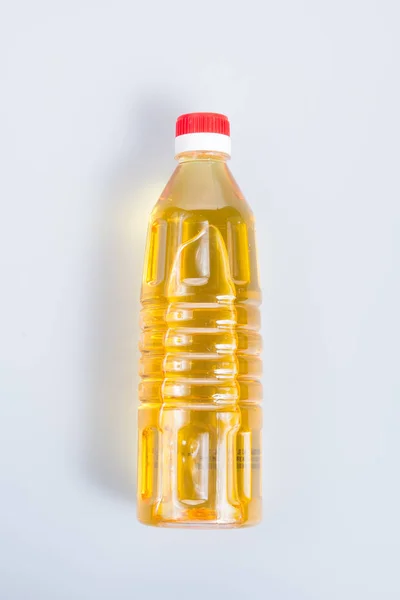 Olio o olio in bottiglia di plastica sullo sfondo . — Foto Stock