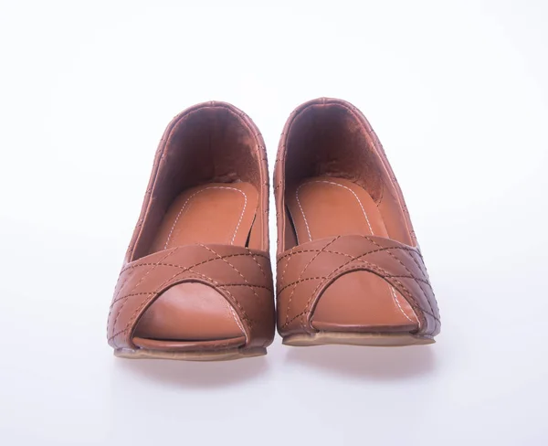 Обувь. Коричневый цвет женской обуви моды на заднем плане . — стоковое фото