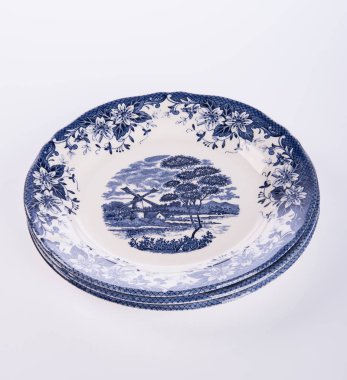 plaka veya arka plan üzerinde elle boyanmış plaka üzerinde çiçek.